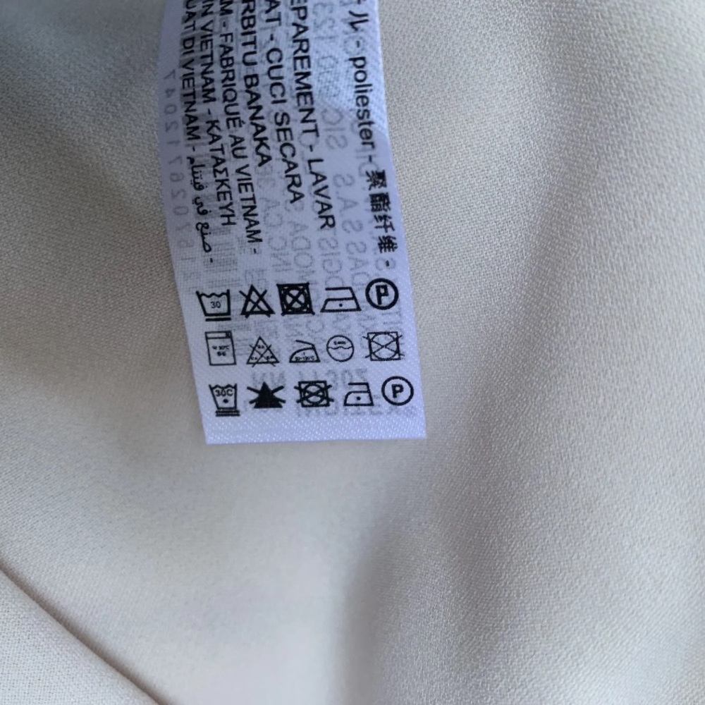 ZARA  Cowl Neck Deep Plunge Blouse 
Labelled size Large
Sleeveless - Picture 6 of 9